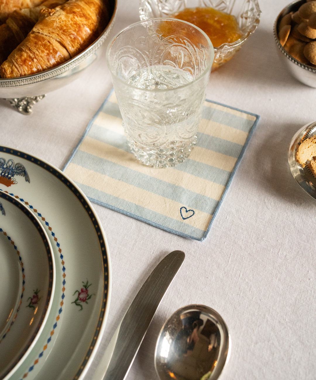 torres-novas-barra-table-linen-product-heart-embroidery-empty-blue-cocktail-web.jpg