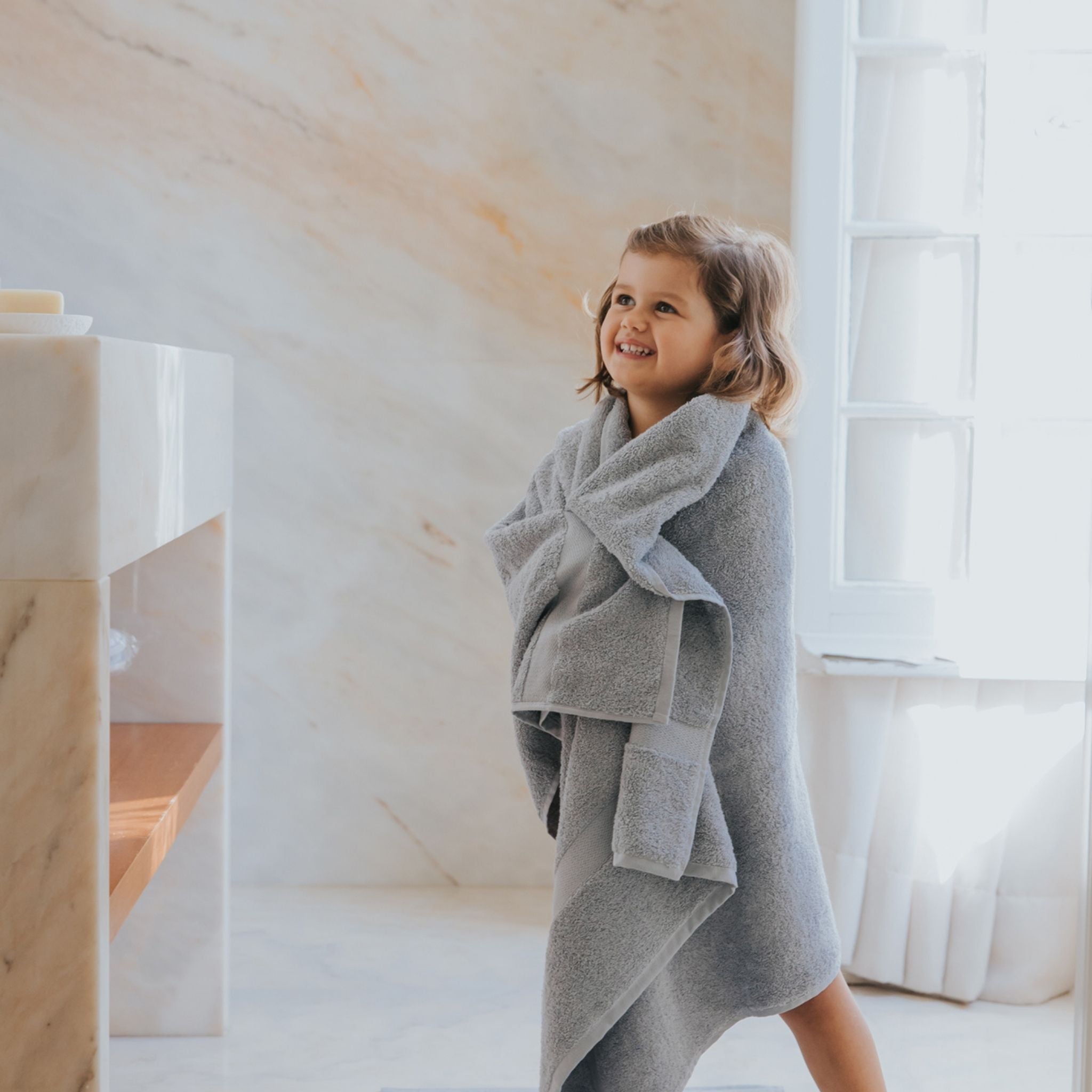 torres-novas-bath-almonda-plain-bath-towel-silver-grey-lifestyle-2.jpg