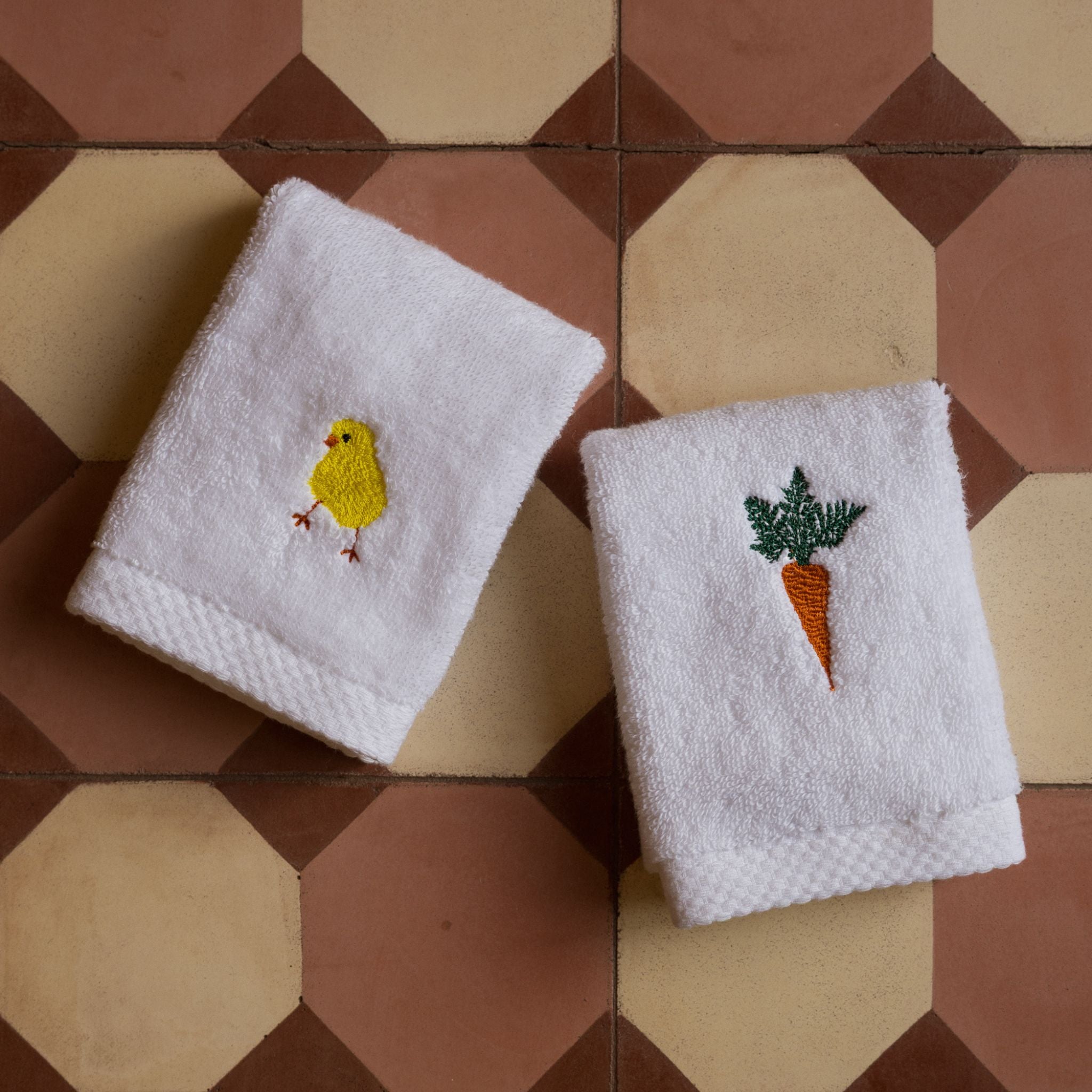 Luxus white cotton bath towels with embroidered Easter motifs