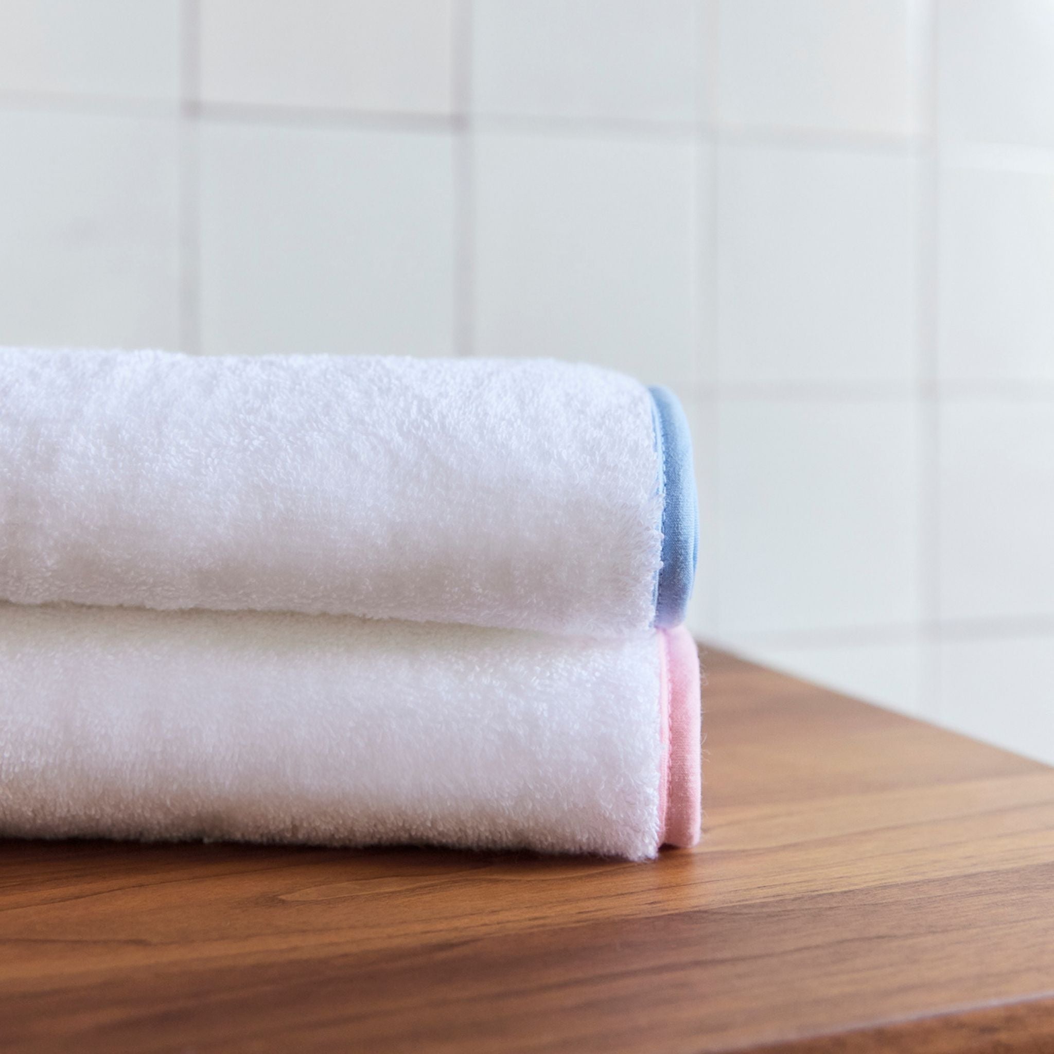 torres-novas-bath-mira-plain-bath-towel-light-blue-lifestyle-3.jpg