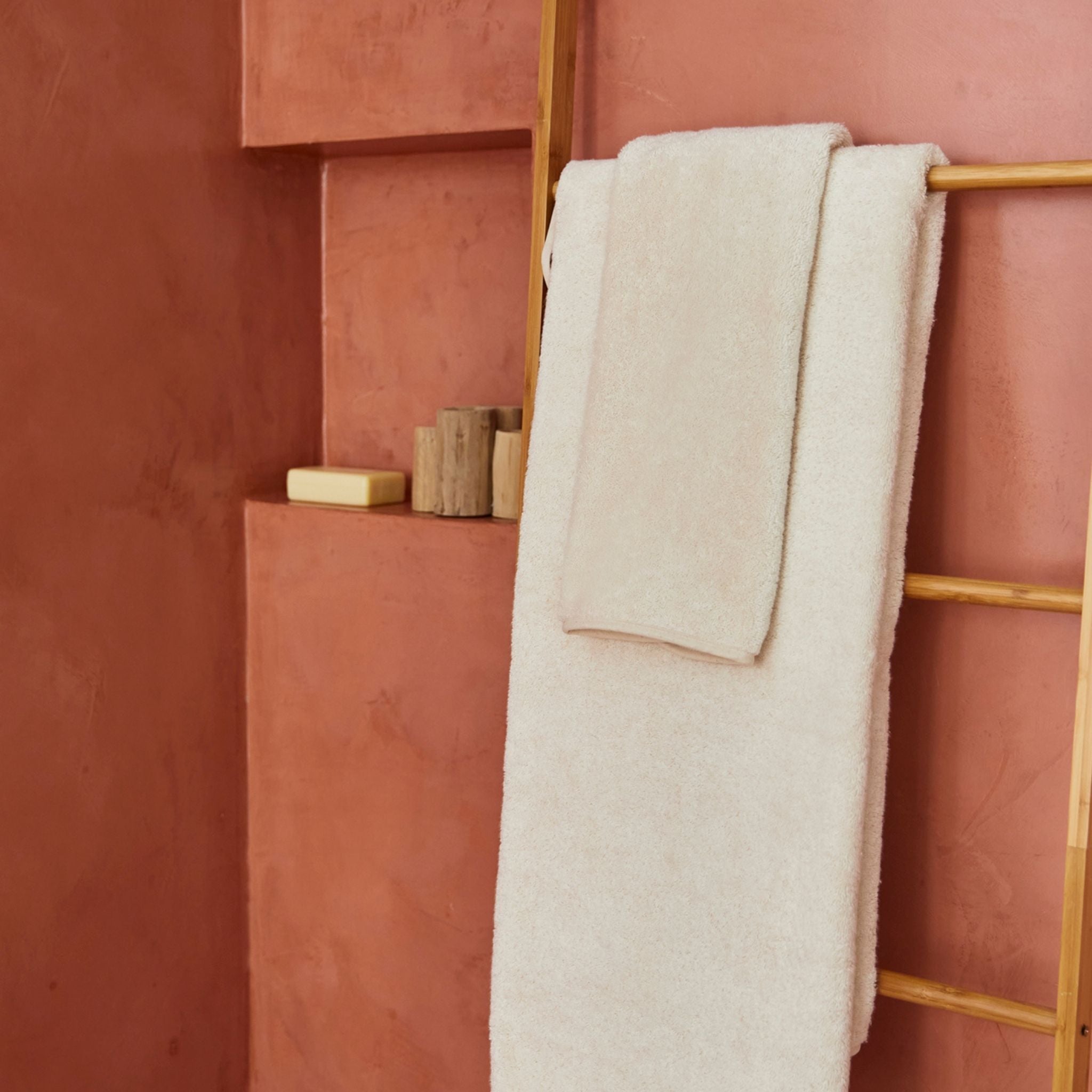 torres-novas-bath-mira-plain-bath-towel-natural-lifestyle-4.jpg
