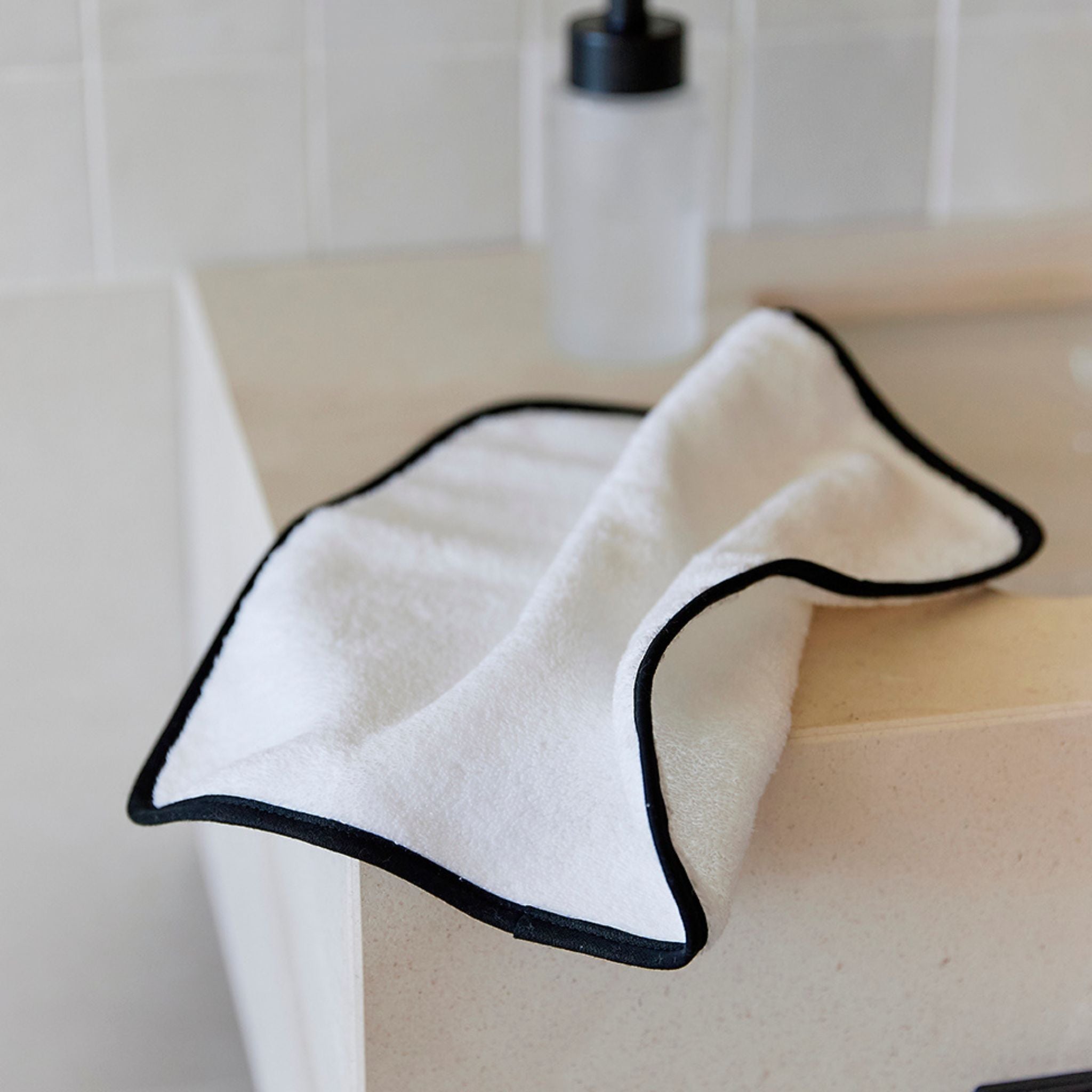Black Mira face towel - Torres Novas