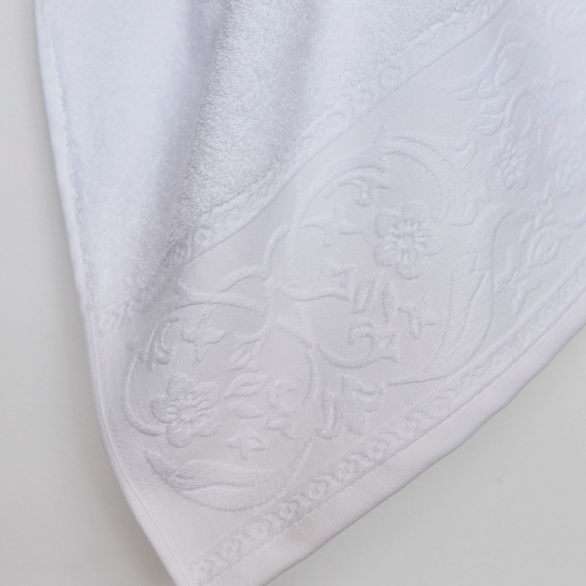 torres-novas-bath-royale-jacquard-bath-towel-white-lifestyle-7.jpg
