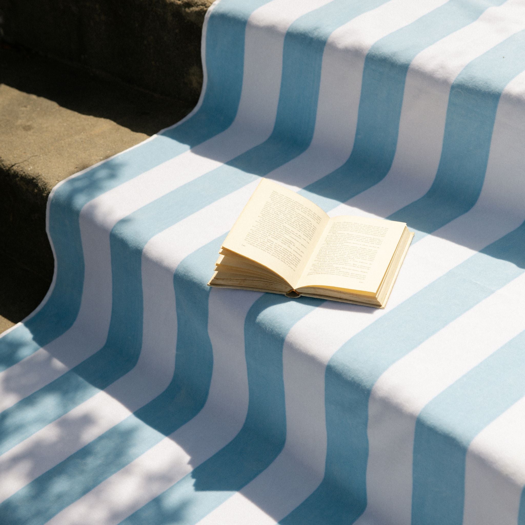 torres-novas-beach-gibalta-vertical-stripes-towel-blue-sky-lifestyle-3.jpg
