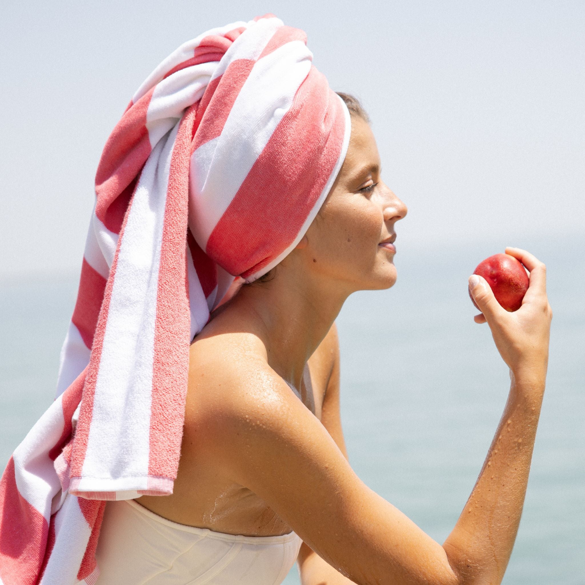torres-novas-beach-gibalta-vertical-stripes-towel-pink-lifestyle-6.jpg