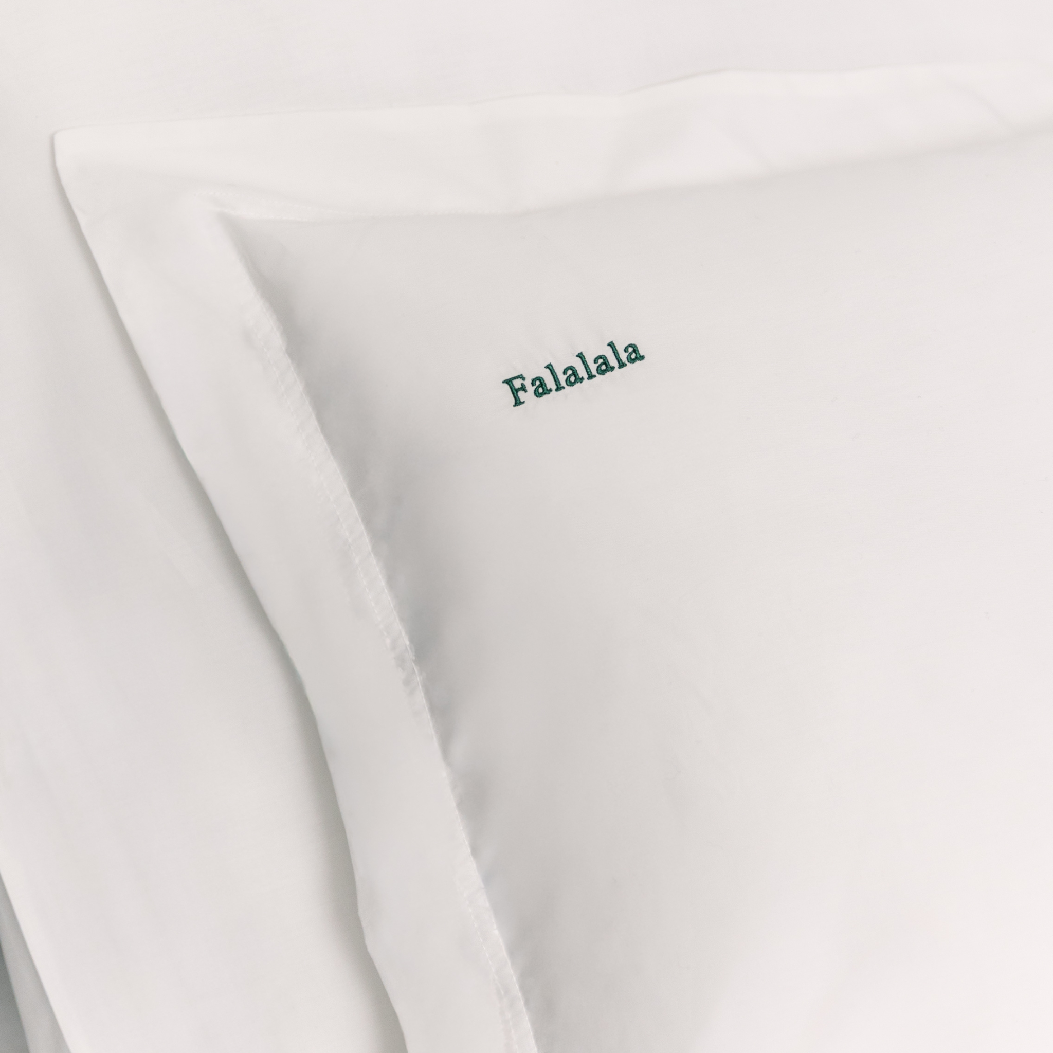 torres-novas-bed-porto-percale-pillowcase-white-lifestyle-7.png