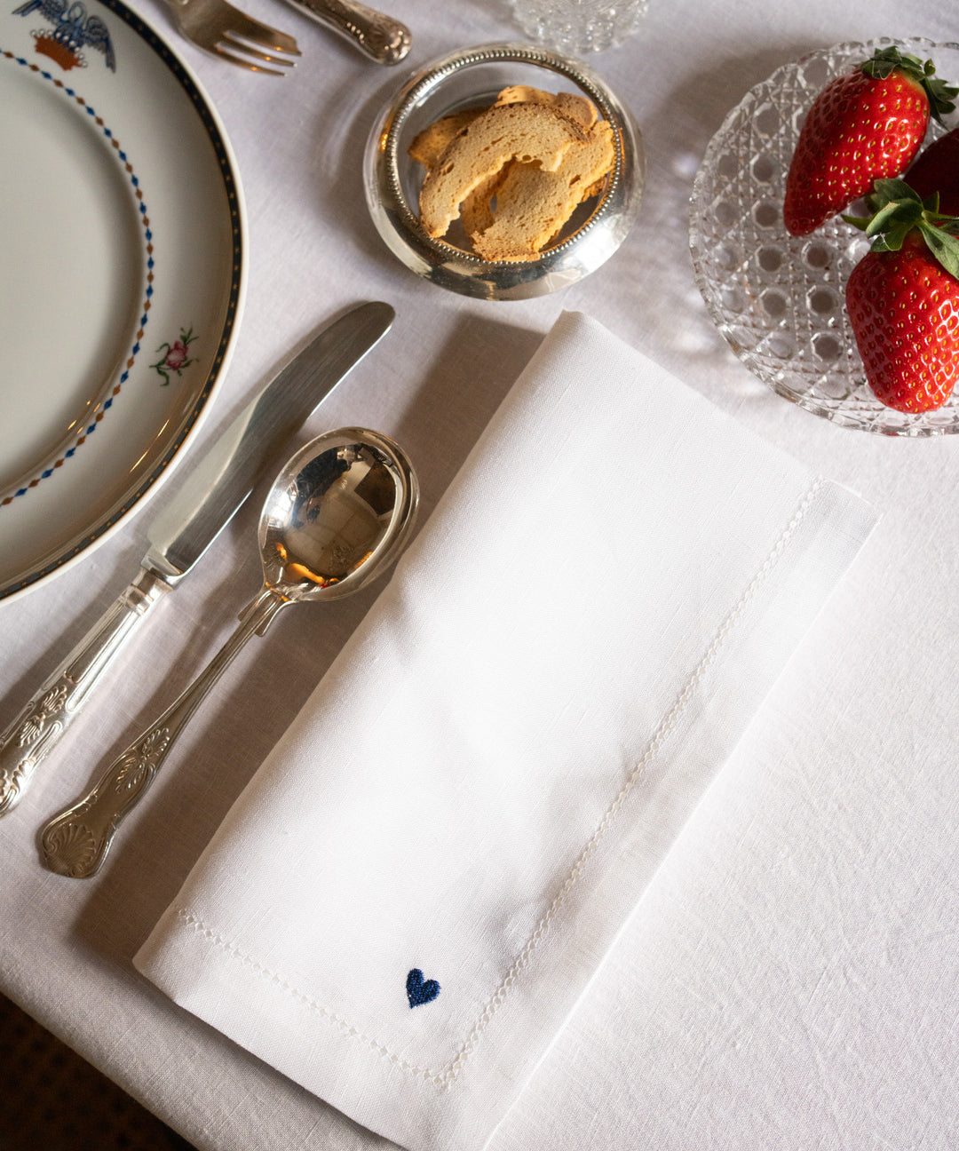 torres-novas-mafra-table-linen-product-heart-embroidery-full-blue-web._1.jpg