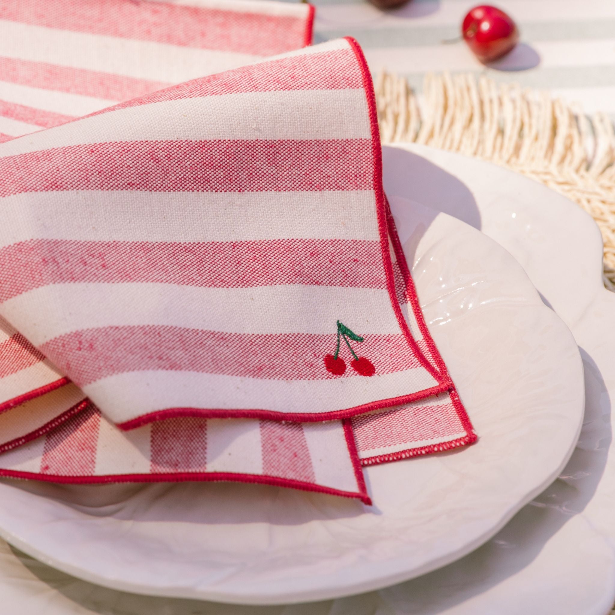 Barra napkins with fruit embroidery
