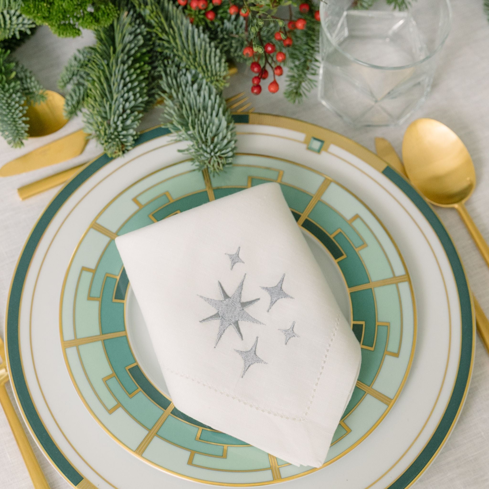 torres-novas-table-mafra-embroidery-christmas-napkin-white-lifestyle-40.jpg