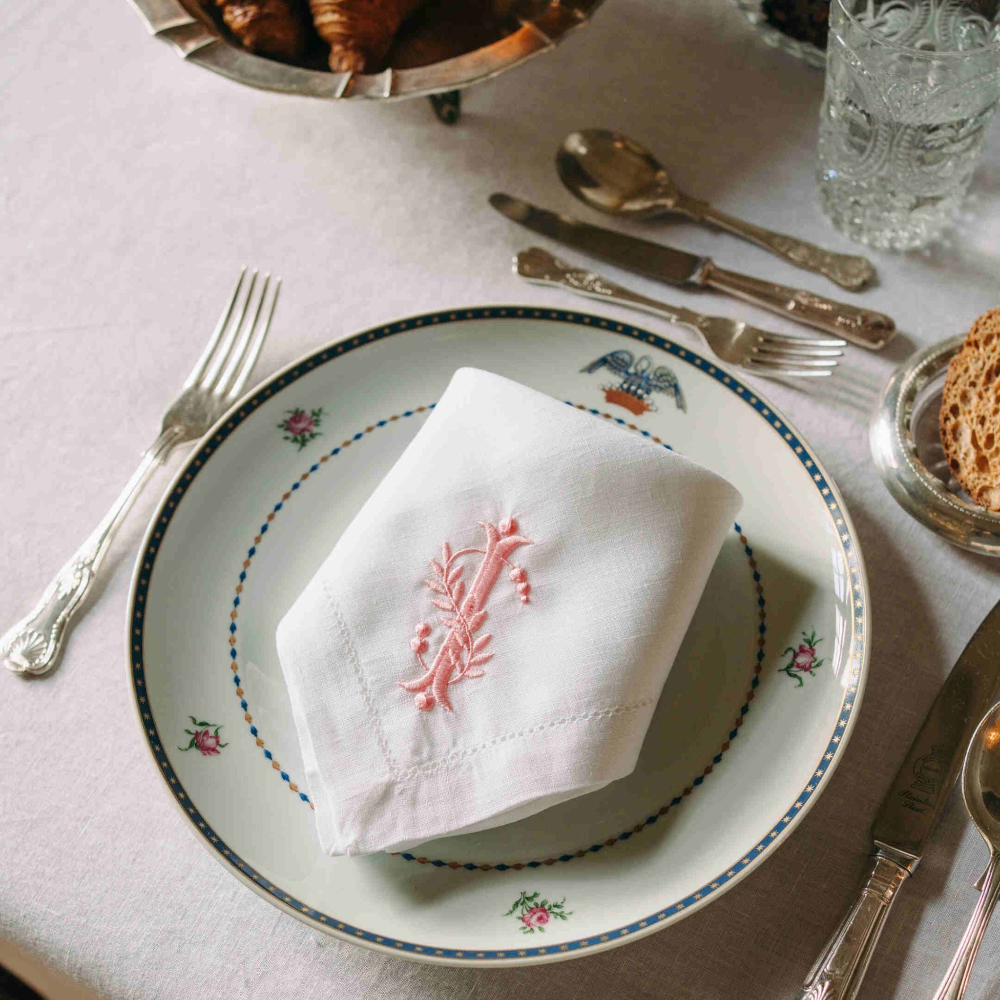 Mafra letter embroidery napkins (Pack of 2)