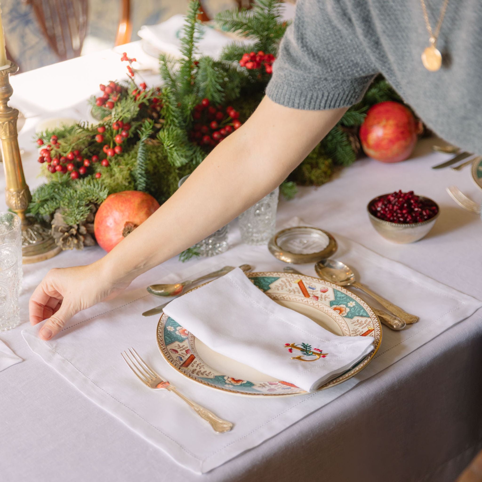 Mafra napkins embroidered with gold Christmas letters (Pack of 2)