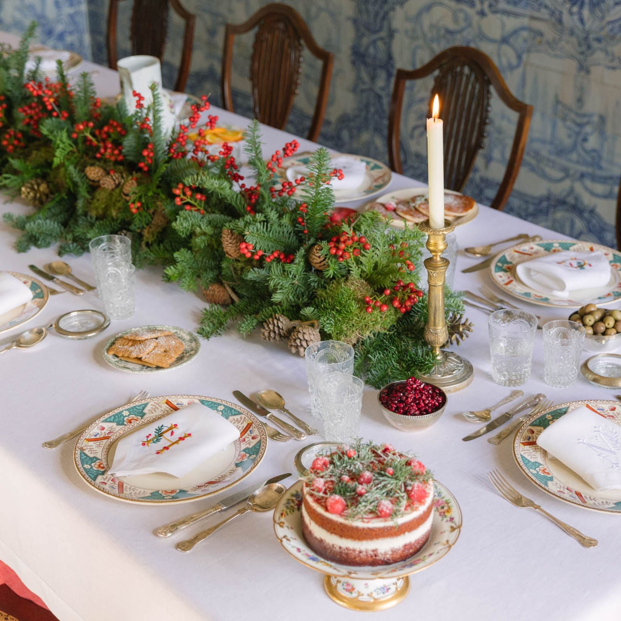 Mafra napkins embroidered with gold Christmas letters (Pack of 2)