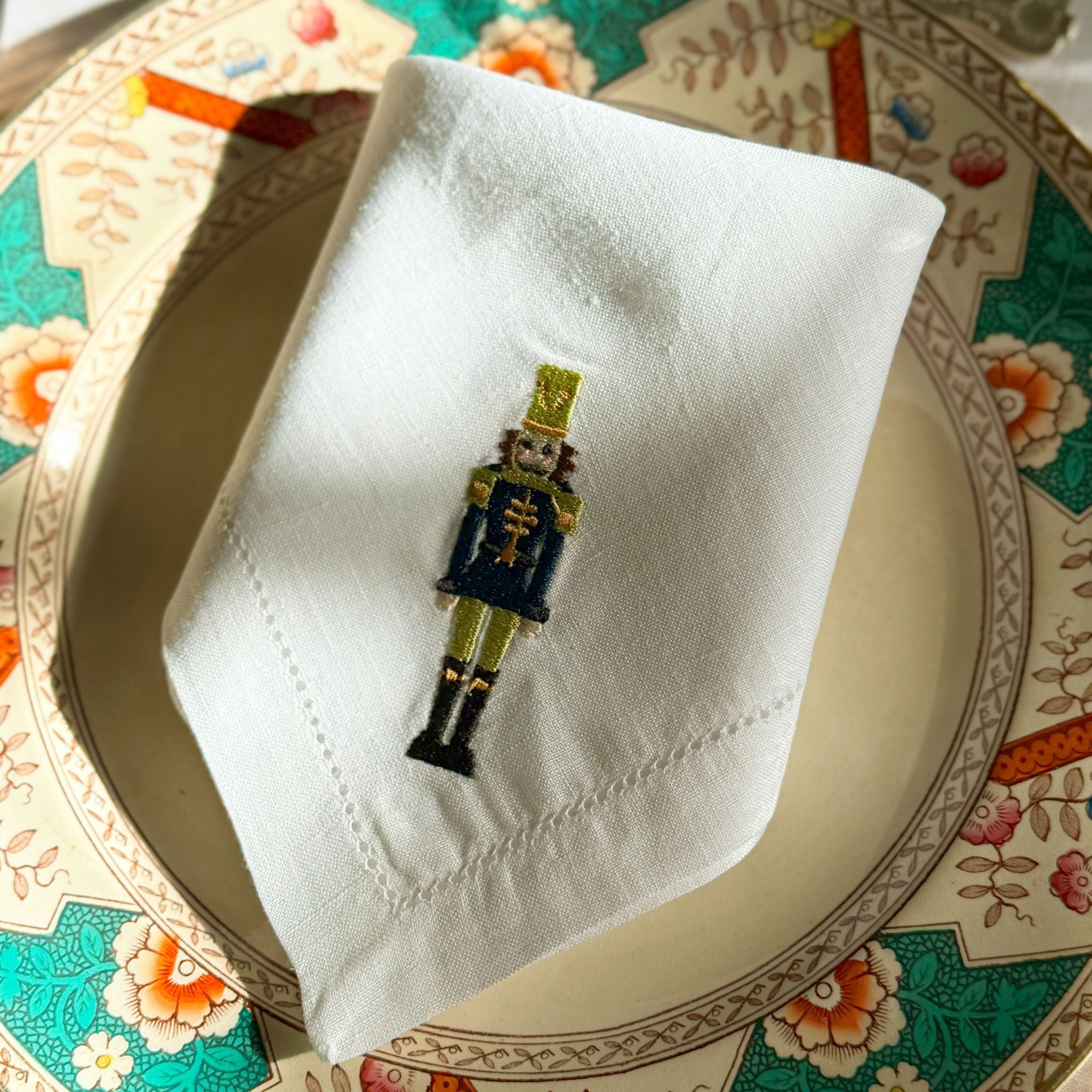 torres-novas-table-mafra-embroidery-xmas-napkin-green-nutcracker-lifestyle-17.jpg