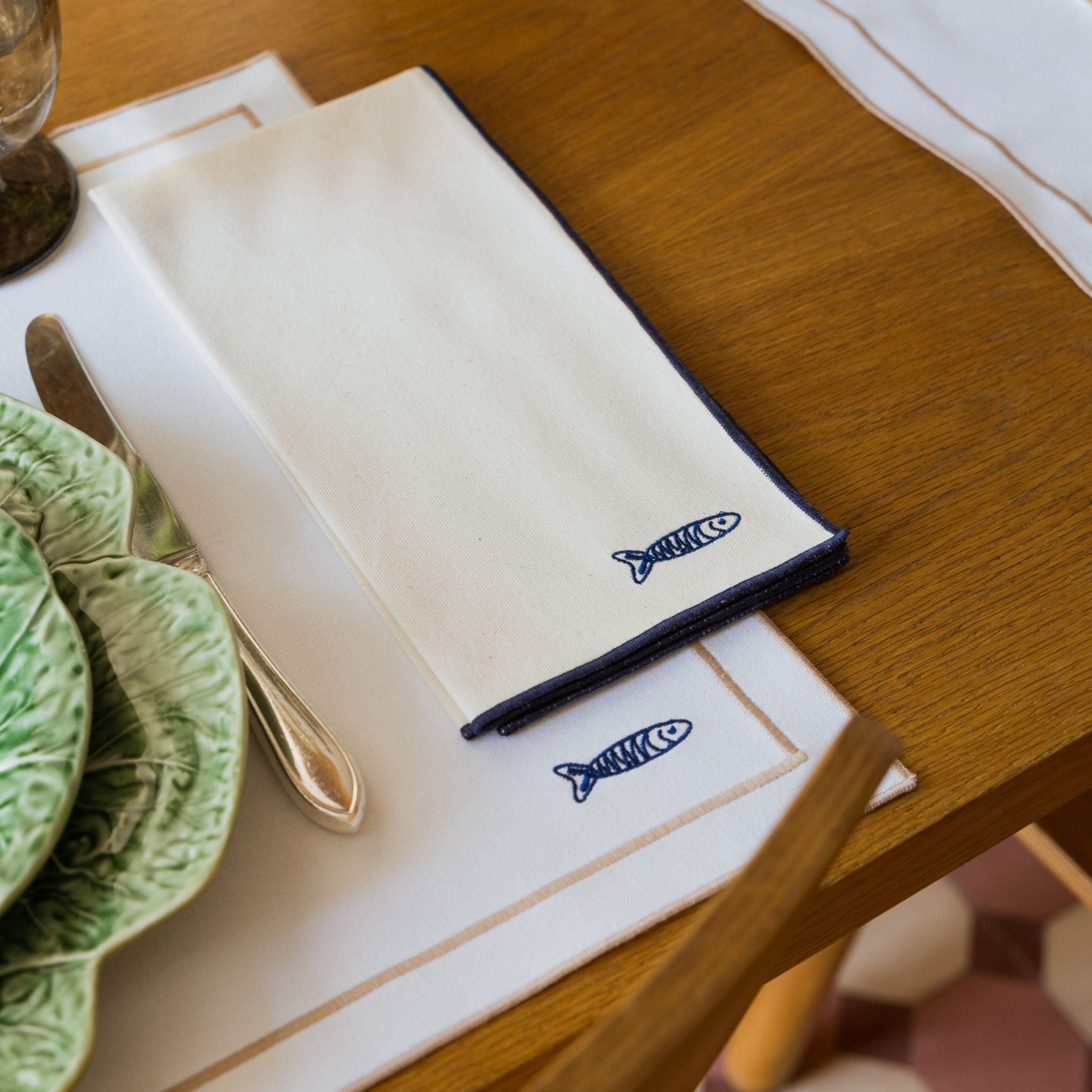 torres-novas-table-nazare-white-beige-navy-placemat-embroidery-portugal-sardine-lifestyle-12.jpg
