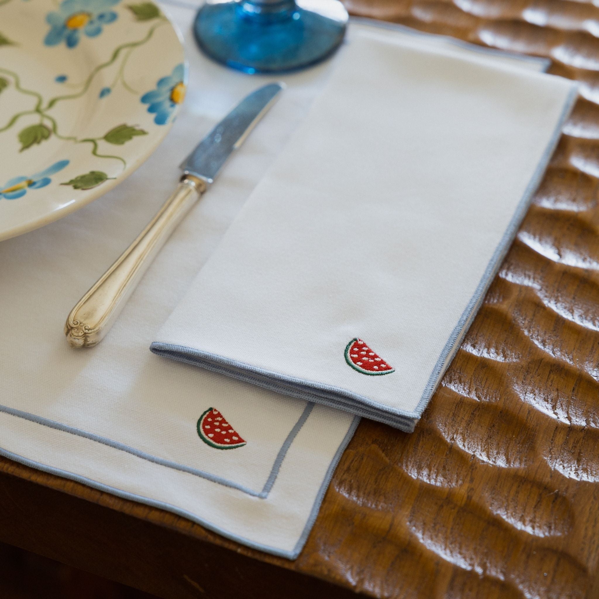 Nazaré white cotton table linen with embroidered fruits