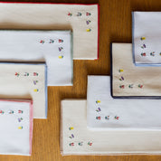 Nazaré ecru cotton table linen with embroidered flowers