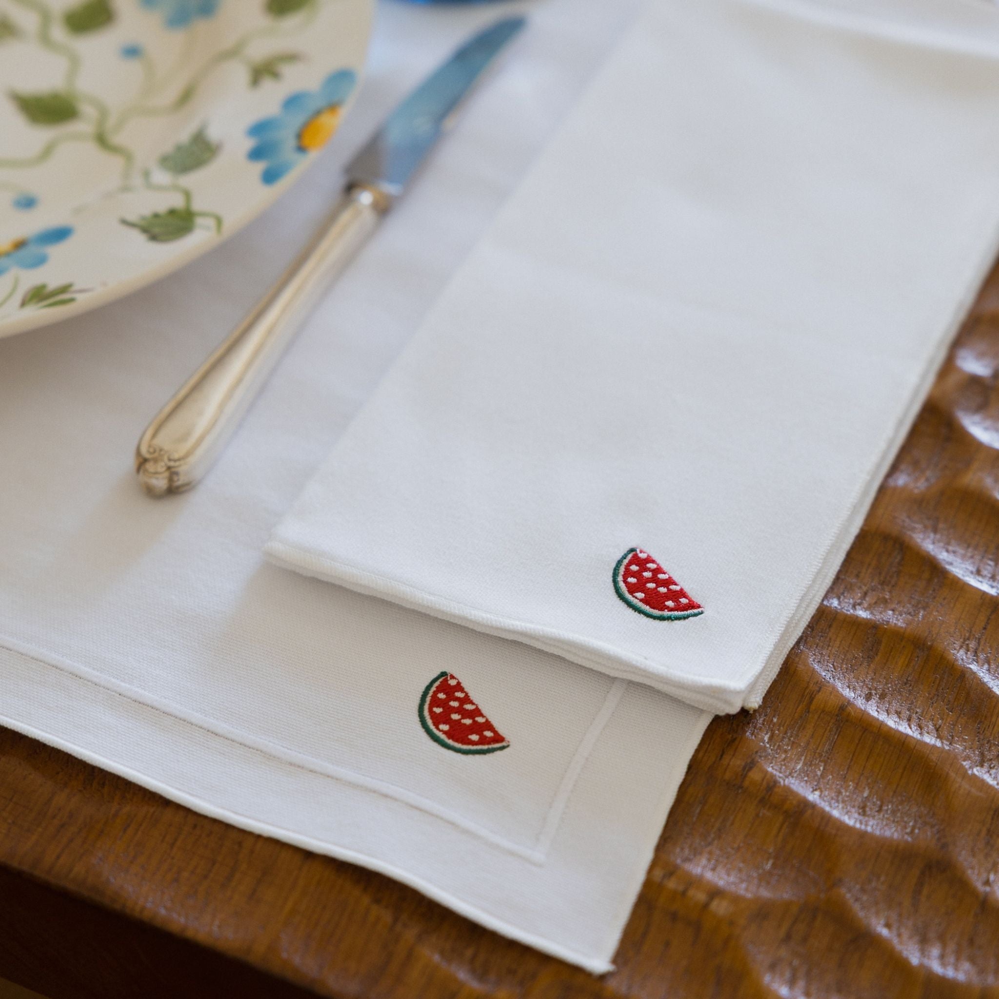 Nazaré white cotton table linen with embroidered fruits